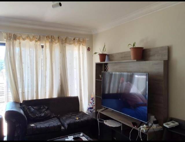 2 BEDROOM TOWNHOUSE FOR SALE IN THE ORCHARDS